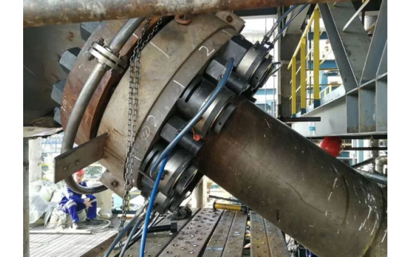 化肥氨合成塔顶盖螺栓预紧客户选用爱游戏网页版注册(中国区)官方网站KWZK液压螺栓拉伸器